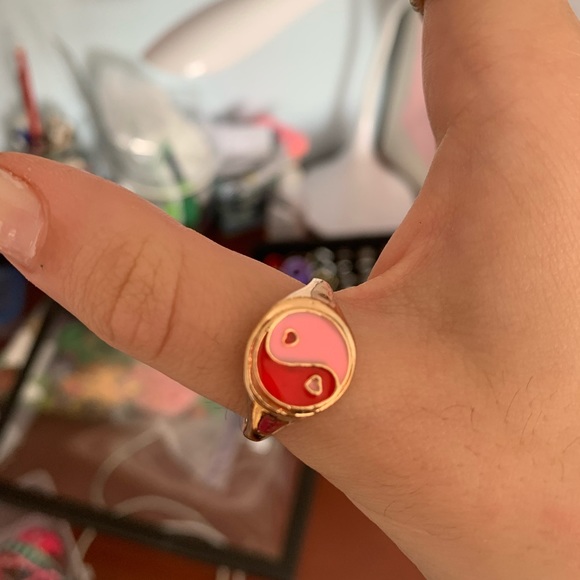 Gold coloured yin yang rings - Picture 3 of 4